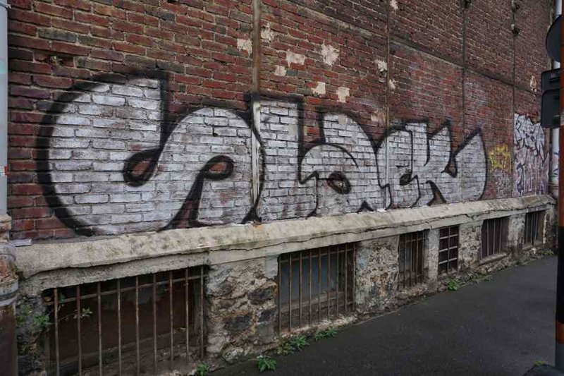 Paris: Straight Letter Graffiti Style | Bombing Science
