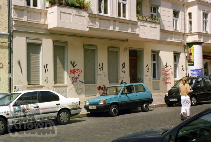 Berlin:Germany 2001-3 Graffiti Inkhead 17.jpg